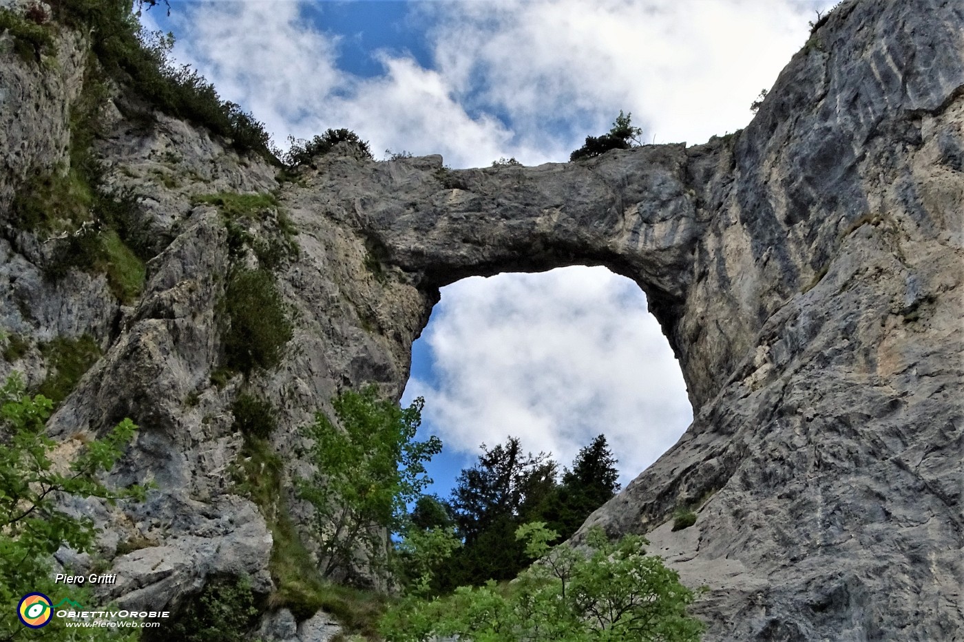 49 Arco di Pegherolo (1680 m), l'arco nella roccia .JPG